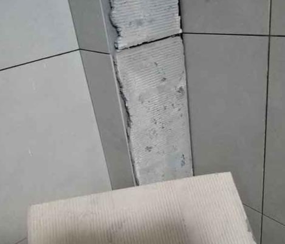 华阴瓷砖空鼓维修公司分享下厨房瓷砖脱落的补救措施。